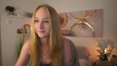 Ashley Cox18 online show from June 2, 9:10 am