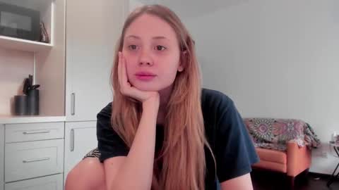  Follow me for free hot content      brunette online show from March 5, 9:49 am