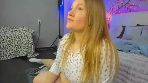 AshleyJonse online show from April 5, 5:39 am