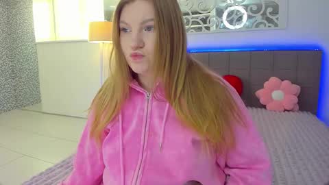 AshleyJonse online show from March 15, 6:15 am