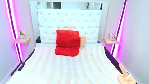 ashleyrobert_ online show from January 6, 5:38 pm