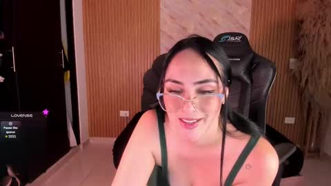 Snapshot of ashly_moonn chatting on September 22, 2:04 pm A S H L Y online show from September 22, 2:04 pm