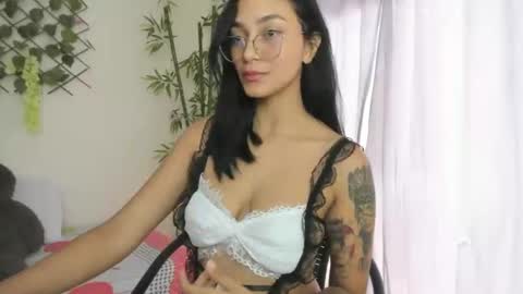 Snapshot of asiam_brunet chatting on October 23, 6:47 pm Camila online show from October 23, 6:47 pm