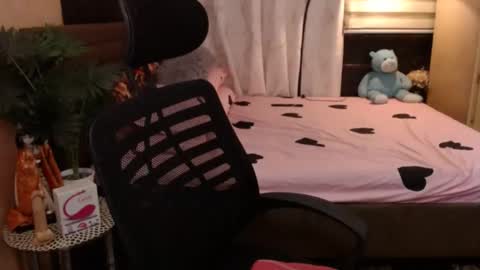 angela online show from January 28, 11:17 am