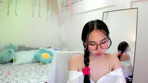 Snapshot of asianbabecandy chatting on December 13, 6:10 am candy online show from December 13, 6:10 am