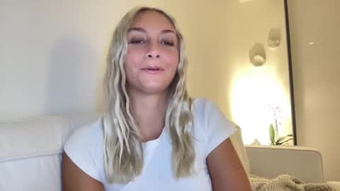 Snapshot of aspenaries chatting on March 5, 12:49 am Aspen Aries online show from March 5, 12:49 am