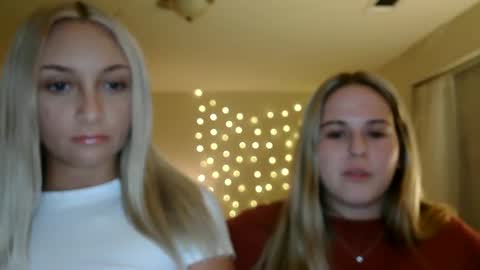 Snapshot of aspenaries chatting on December 10, 12:50 am Aspen Aries online show from December 10, 12:50 am