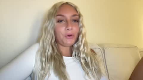 Snapshot of aspenaries chatting on March 4, 1:12 am Aspen Aries online show from March 4, 1:12 am