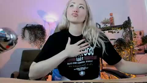 astramonroe online show from June 16, 12:06 pm