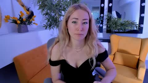 astramonroe online show from October 2, 10:09 am