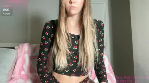 Astrid Sky online show from December 15, 3:34 am