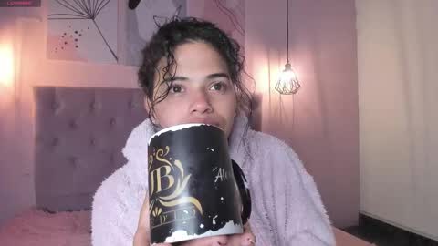 Snapshot of atenajb chatting on October 20, 7:33 am ATENA online show from October 20, 7:33 am