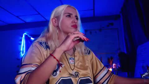 Atenea online show from December 17, 11:31 pm