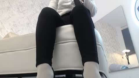 Aura sanders online show from March 9, 3:48 pm