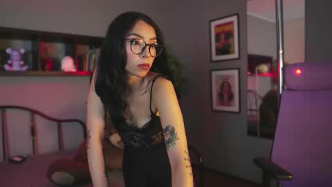  A U R A           online show from November 20, 3:18 am