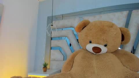 Aurora  online show from January 6, 8:01 pm