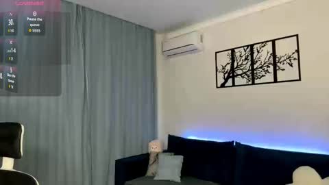 Annie online show from October 29, 4:09 pm