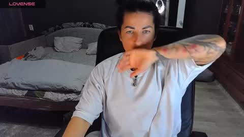 Ava online show from April 23, 2:41 pm