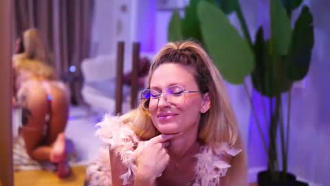 Ava online show from October 12, 3:31 am