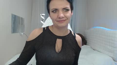 avasaturnian online show from November 12, 2:04 pm