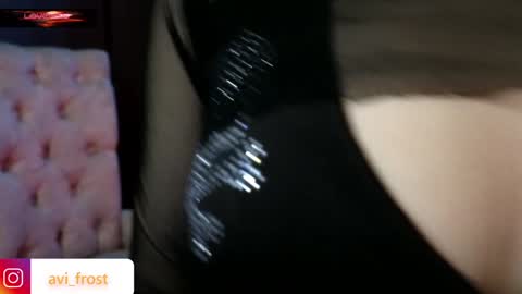 Snapshot of avi_frost chatting on December 12, 7:19 am Saraaaa independent model 3 online show from December 12, 7:19 am