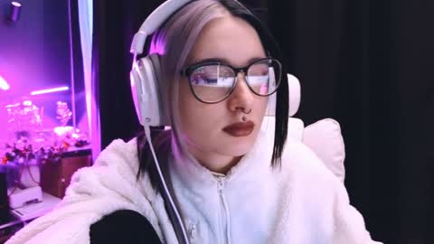 Avriel online show from January 26, 2:14 am