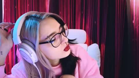 Avriel online show from February 15, 2:37 am