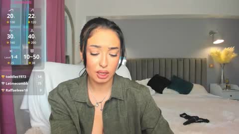 Snapshot of awesome_jolie chatting on October 20, 8:28 am Jolie online show from October 20, 8:28 am