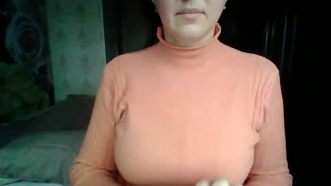 Snapshot of awesomeladyy chatting on December 24, 9:28 am awesomeladyy online show from December 24, 9:28 am