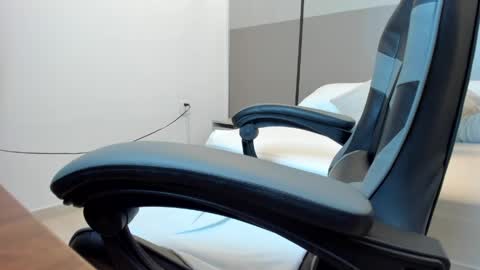 Alyda Jaramillo online show from April 16, 8:41 pm