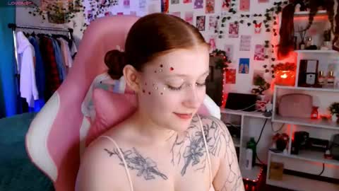 Ayla hill online show from November 20, 7:15 pm