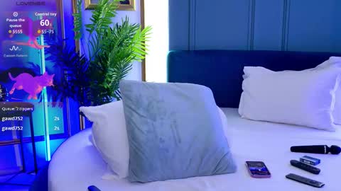 Snapshot of aylapearl_ chatting on October 16, 6:54 pm Ayla online show from October 16, 6:54 pm