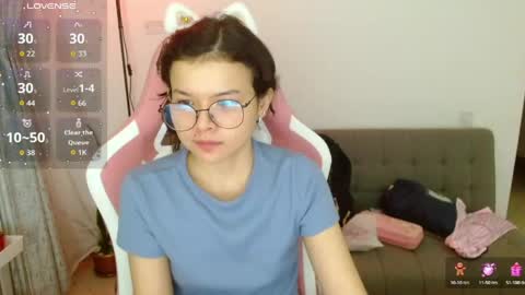 Azu  online show from April 25, 1:30 am