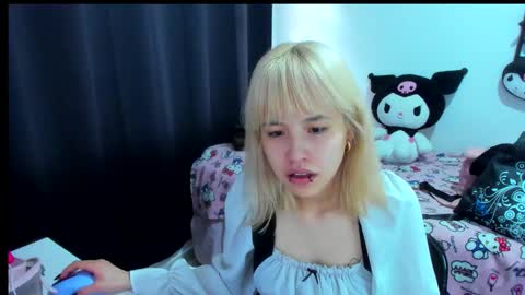 Azu Moure online show from December 22, 4:43 pm