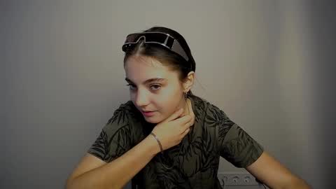 azumi_chan_ online show from September 25, 7:40 am