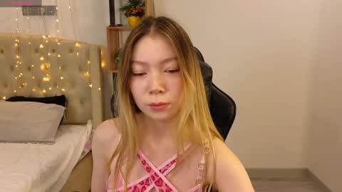 Snapshot of babby_rabbit_ chatting on January 8, 12:47 pm Cute Raby online show from January 8, 12:47 pm