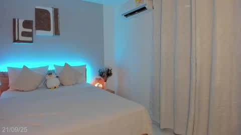 itzell  online show from September 22, 2:32 am