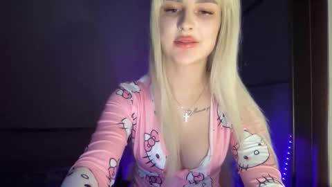 babyangell19 online show from March 4, 10:16 pm