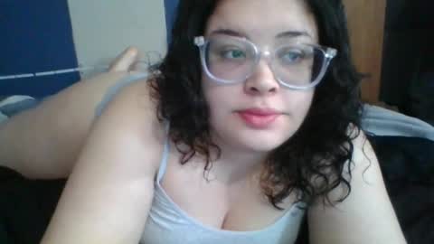 Snapshot of babyelle0 chatting on January 10, 3:06 pm Your Highness Elle online show from January 10, 3:06 pm