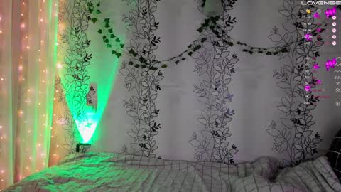 Snapshot of babyfoxyy chatting on December 15, 7:10 pm maddy online show from December 15, 7:10 pm