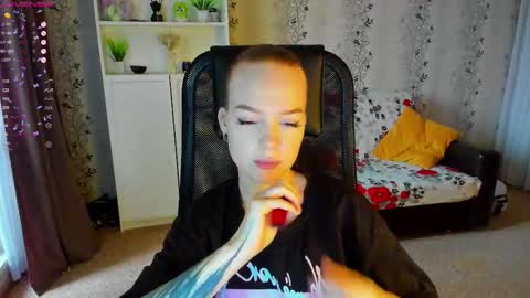 Snapshot of babyfoxyy chatting on February 25, 12:27 pm maddy online show from February 25, 12:27 pm