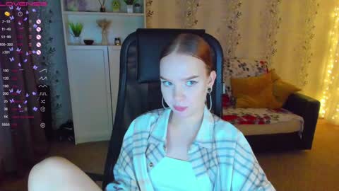 Snapshot of babyfoxyy chatting on December 23, 4:50 pm maddy online show from December 23, 4:50 pm