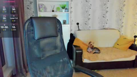 Snapshot of babyfoxyy chatting on December 6, 3:08 am maddy online show from December 6, 3:08 am