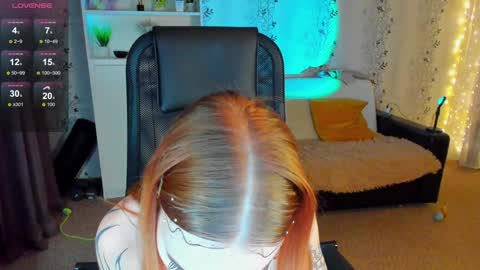 Snapshot of babyfoxyy chatting on December 4, 4:38 pm maddy online show from December 4, 4:38 pm