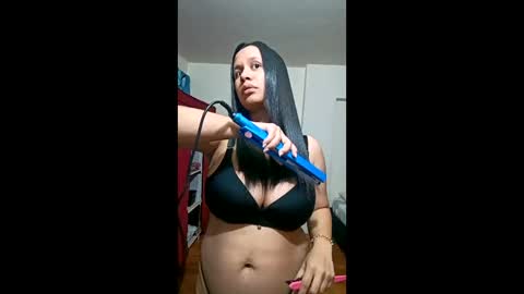 babyluna_24 online show from May 20, 6:10 am