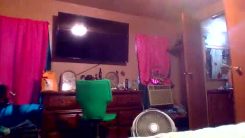 Badbitch520 online show from May 16, 7:24 pm