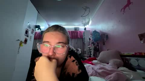 Snapshot of baddieprettypussy chatting on October 7, 12:31 pm baddieprettypussy online show from October 7, 12:31 pm