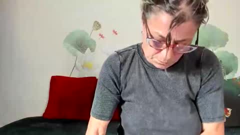 Snapshot of badgg chatting on October 21, 10:52 am Gina online show from October 21, 10:52 am