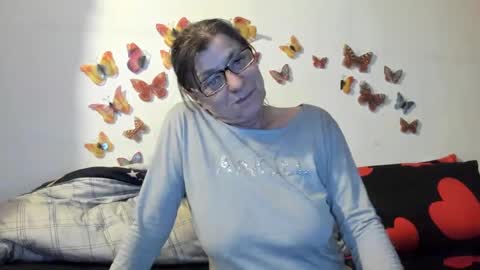 Snapshot of badgg chatting on February 18, 8:37 pm Gina online show from February 18, 8:37 pm