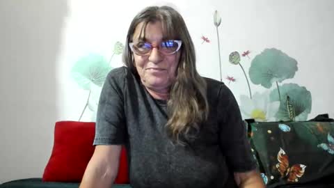 Snapshot of badgg chatting on October 13, 3:47 pm Gina online show from October 13, 3:47 pm